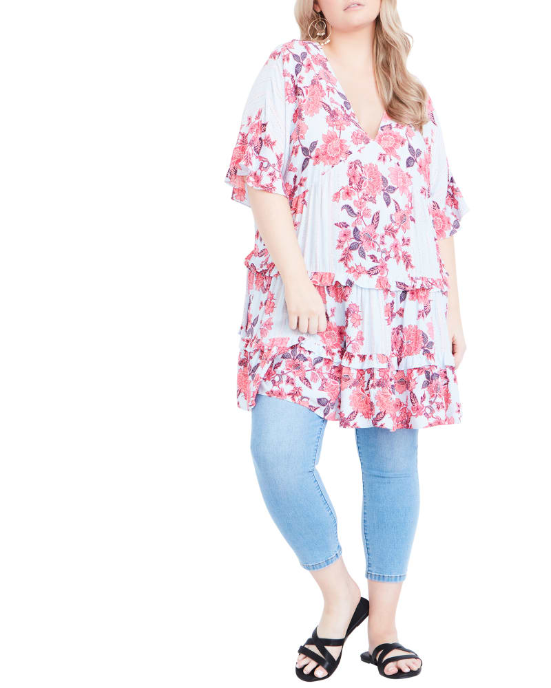 Plus size model wearing Shanda Tiered Floral Tunic by Aveology | Dia&Co | dia_product_style_image_id:191269